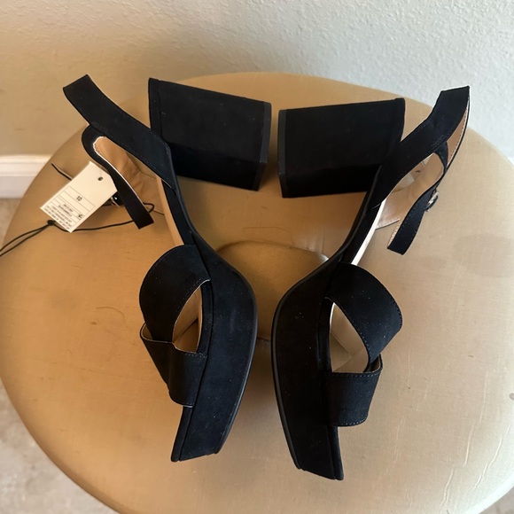NEW size 10 black 3’ block heel brushed fabric sandal with buckle closure - Picture 4 of 7
